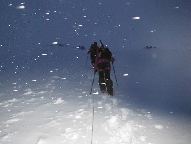 بالصور: لبناني يحترف "قهر القمم"