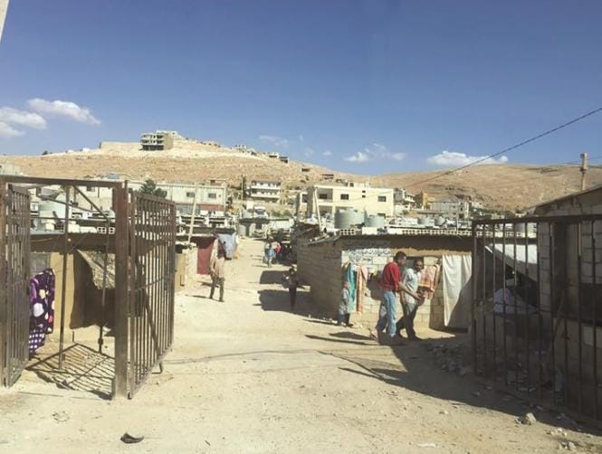 حين صرخت المرأة المسنّة بوجه المسلّحين