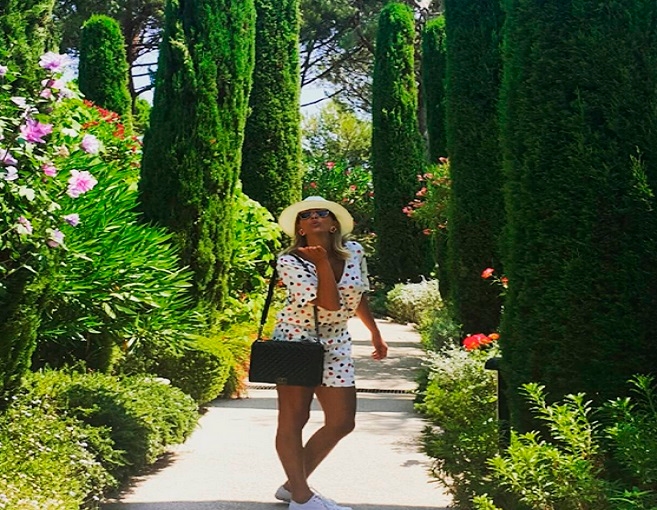 بالصور: كارلا حداد بين فرنسا وإيطاليا