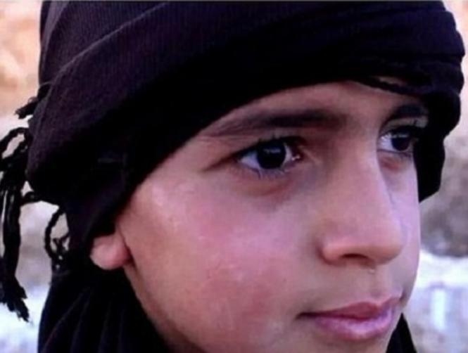  Footage: IS Films Child Recruit's First Beheading 