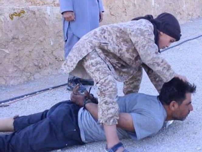  Footage: IS Films Child Recruit's First Beheading 