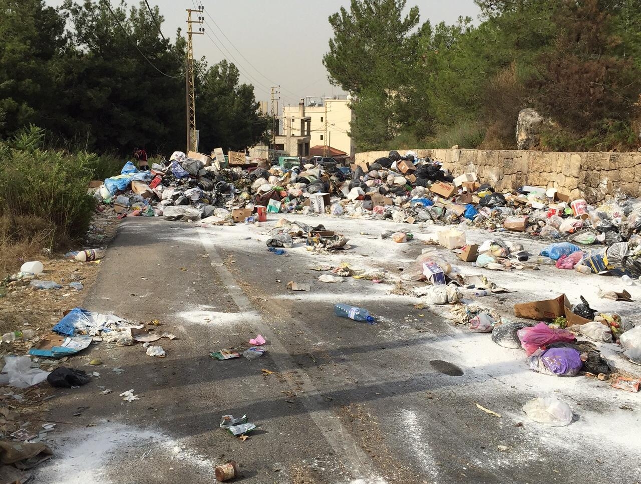 MTV Correspondent: Chhim Aanout road in Iqlim al-Kharroub has been cut in protest of the unregulated dumping of trash in the area
