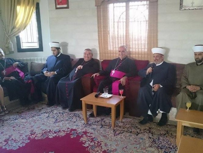 بالصورة: راعي أبرشية بعلبك دير الاحمر واصل استقبال المهنئين