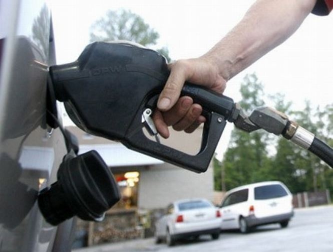 Gasoline prices dropped by L.L.500; diesel by L.L.400