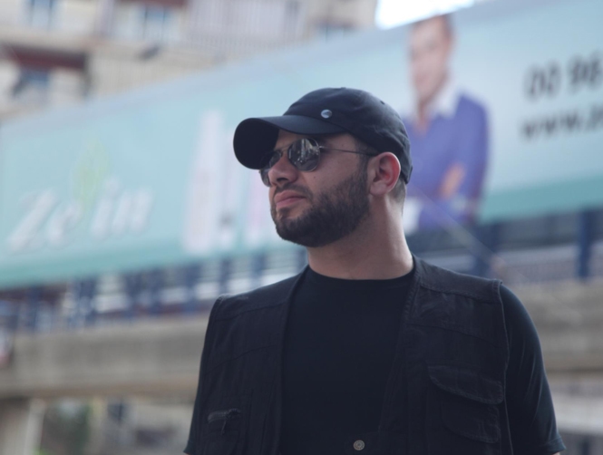 مراسل الـmtv: ملف التشيكيين عاد إلى الواجهة بعد جمود طويل فيه وقد قرّرت عائلة فياض الإعتصام لإطلاق سراح علي فياض المسجون في تشيكيا منذ زمن طويل 