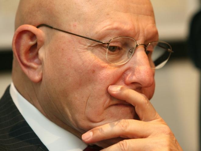 سلام يلتقي ابو فاعور في هذه الأثناء