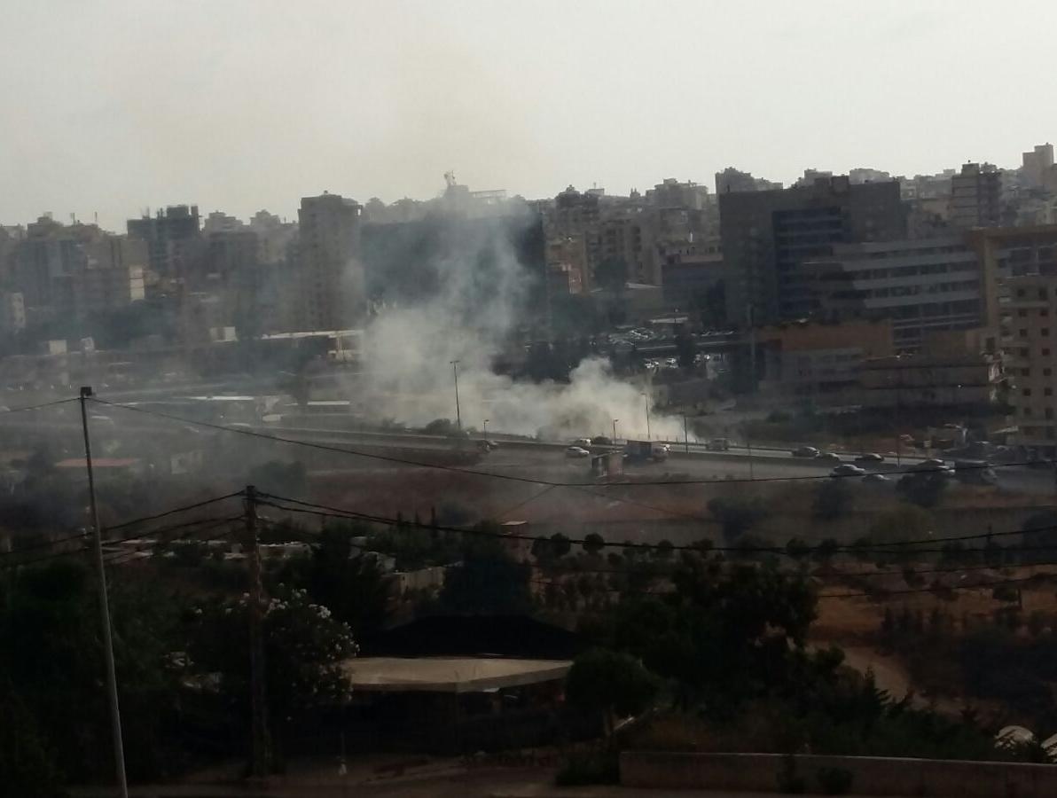 بالصورة: إحراق نفايات في هذه الأثناء في نهر بيروت