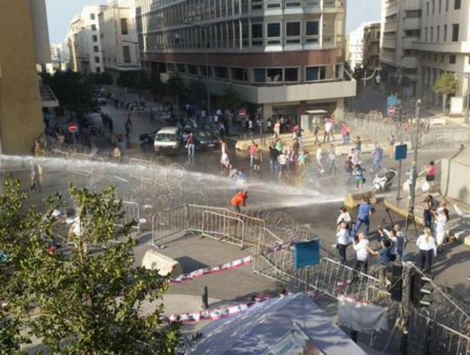 "الوكالة الوطنية": معتصمو حملة "طلعت ريحتكم" في رياض الصلح لن يفضوا إعتصامهم قبل أن تطلق القوى الأمنية الشابين اللذين أوقفتهما