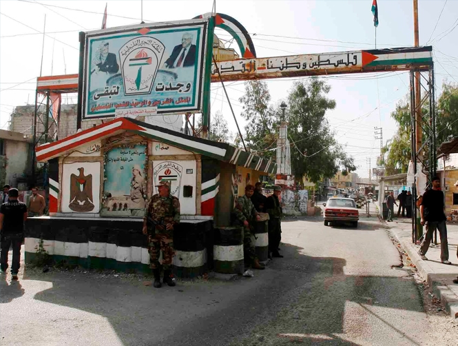 High-ranking officer in joint Palestinian force, Abou Ali Talal, and 2 Fatah movement members were injured during fire exchange in Ain el-Helwe despite ceasefire