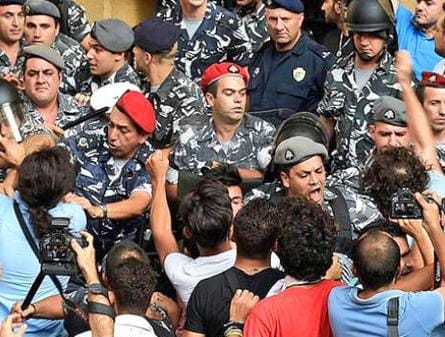 فتيات يعترفن: هكذا تحرّشوا بنا جنسيّاً في التظاهرات