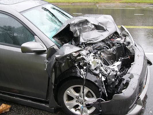 التحكم المروري: حادث تصادم بين سيارتين على المسلك الغربي لاوتوستراد جل الديب والاضرار مادية