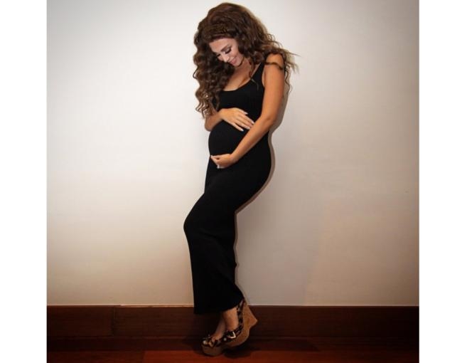 بالصورة: وكشفت ميريام فارس عن حملها!