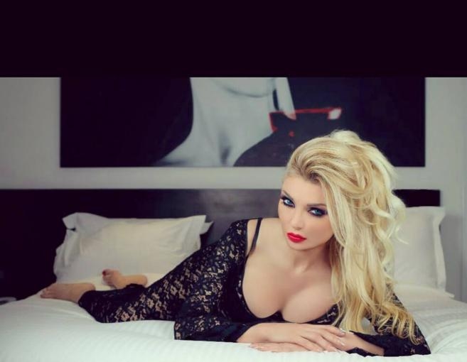 بالصورة: ميريام كلينك تتبوّل في الحمّام!