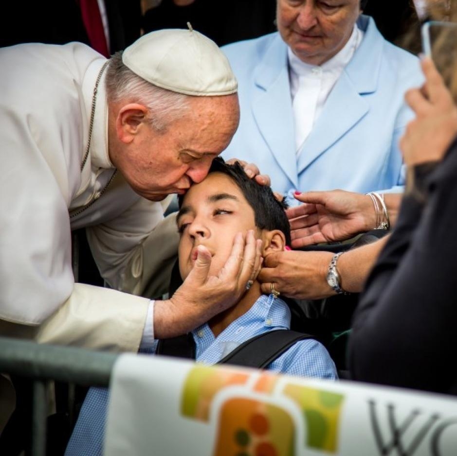 Internet Raises $100,000 For Boy In Wheelchair Blessed By Pope During US Visit