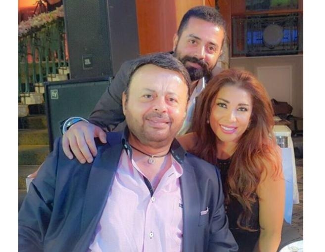 ألين خلف تنفي شائعة طلاقها بصورة