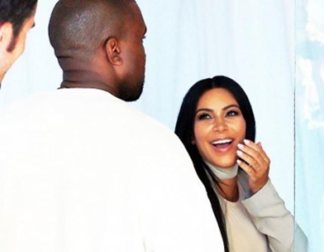 زوج كيم كارداشيان يهديها حمّالة صدر مرصّعة بالماس!