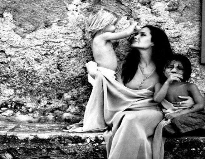 شاهدوا أنجلينا بعدسة براد