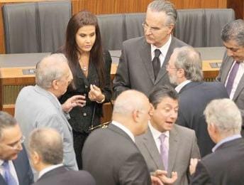 هل ينجح "المستقبل" في إقناع "القوات"؟