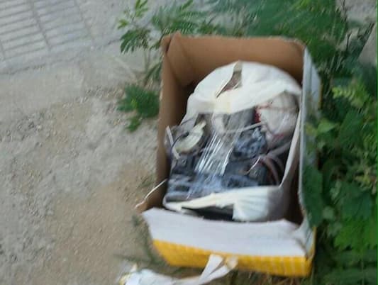 بالصور: الجيش يفكك عبوة ناسفة زنتها 10 كلغ كانت موضوعة داخل علبة كرتون في ساحة الأميركان-القبة بطرابلس