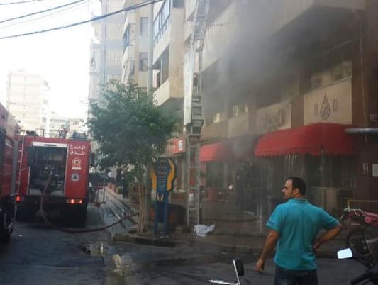 إخماد حريق في مطعم في حارة حريك