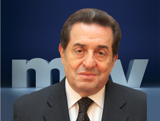 حرب يوعز برفع العلم على مبنى الوزارة