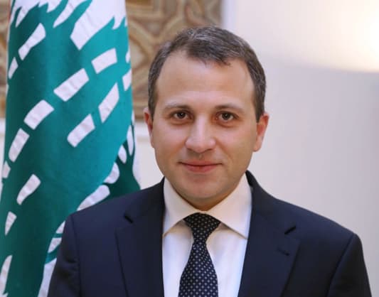 باسيل يوقع مرسوم توزيع عائدات الخلوي على البلديات