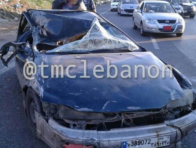 التحكم المروري: جريح نتيجة تصادم بين "بيك أب" وسيارة على اوتوستراد الدامور بإتجاه الناعمة