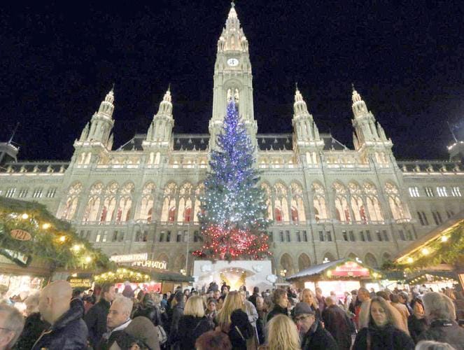 لمن تتزين باريس في احتفالات رأس السنة؟