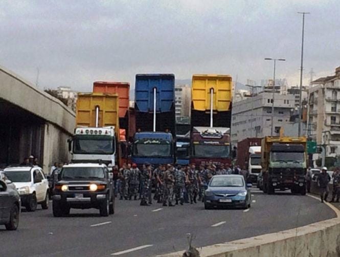 قطع الطريق العام في محلة البيرة - القبيات