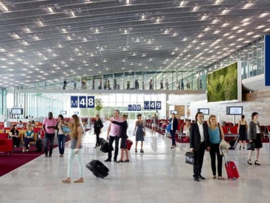 إنخفاض أعداد المسافرين في مطارات باريس