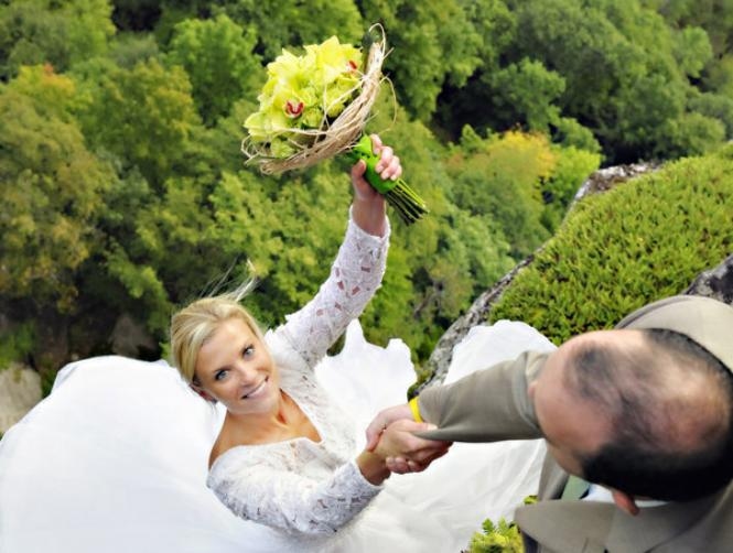 Photographers' Sky-High Wedding Shoot Is Not For The Faint Of Heart