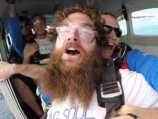 Footage: Irish Guy Skypes Parents as He Takes 14000ft Skydive