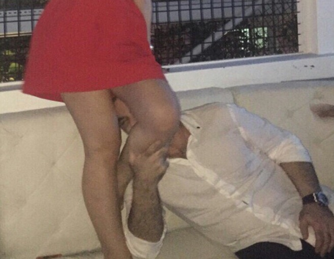 بالصور: بعد أن قبّل قدمها شوّه جسدها