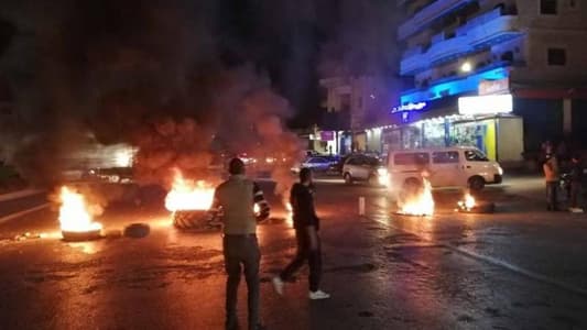 Southern entrance to Baalbek blocked with burning tires