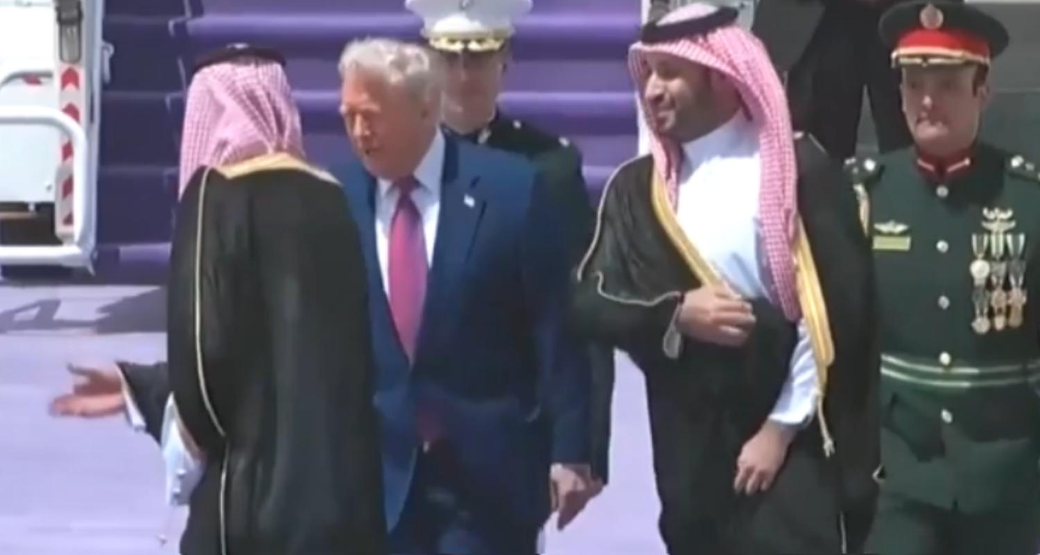 The Saudi Crown Prince welcomes Trump upon his arrival in Riyadh