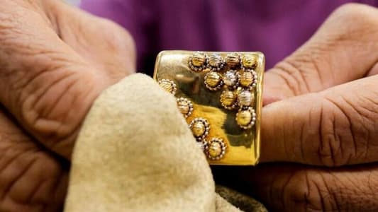 Gold price soars in Egypt as local currency weakens