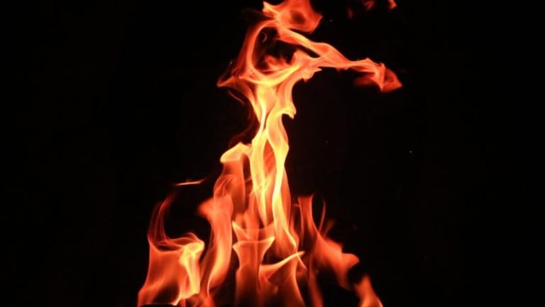 وسائل إعلام إيرانية: حريق مصفاة طهران مستمر ولم تفلح الجهود في إخماده