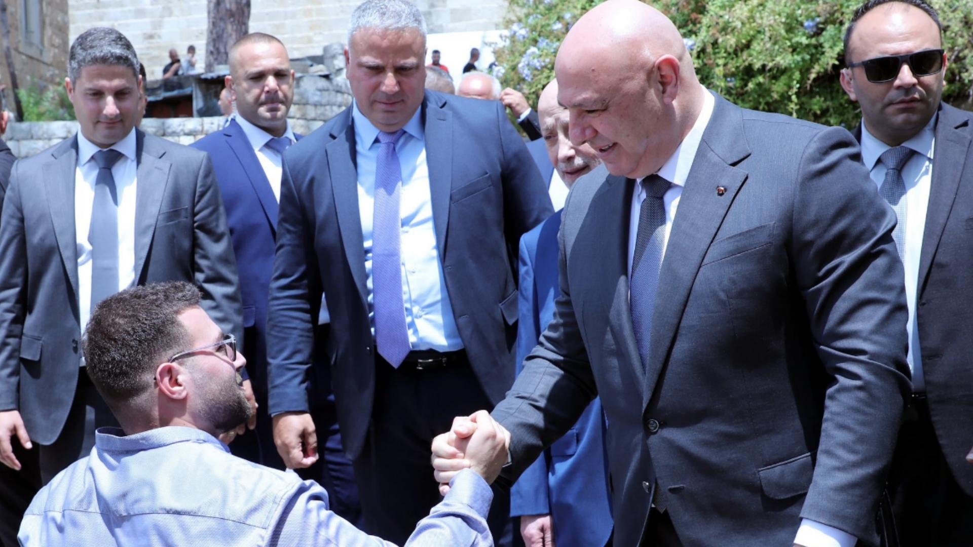 بالصّور: الرئيس عون في دير القمر.. وما دوّنه في السجل الذهبي