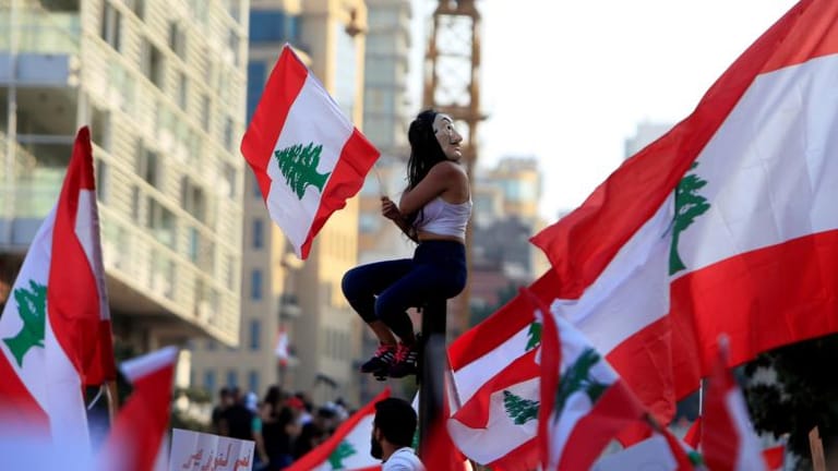 ظلُّ الحاكم في الجمهور