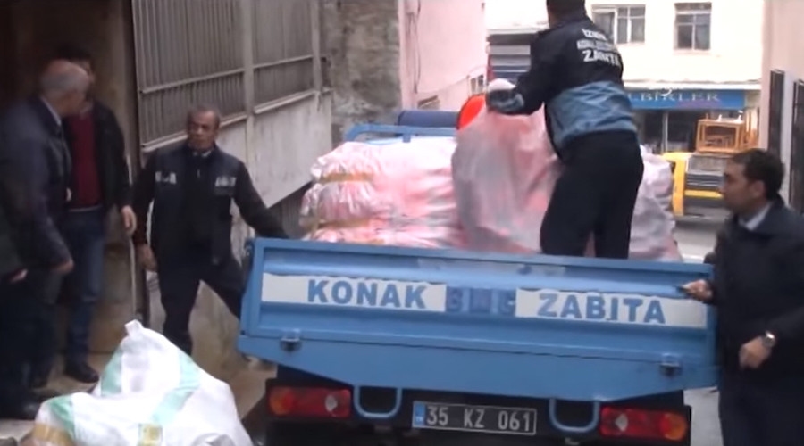 1,263 Fake Life Jackets for Refugees Found in Turkish Factory