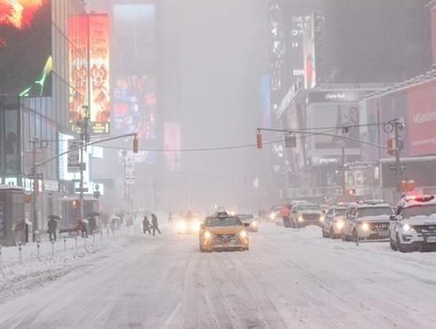 PA: New York Mayor De Blasio mulling full travel ban in city after increase in snow estimate to 20-25 inches 