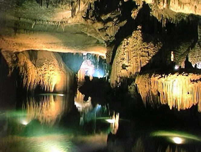 Footage: Moment Egyptian Tourist Fell into River of Jeita Grotto 