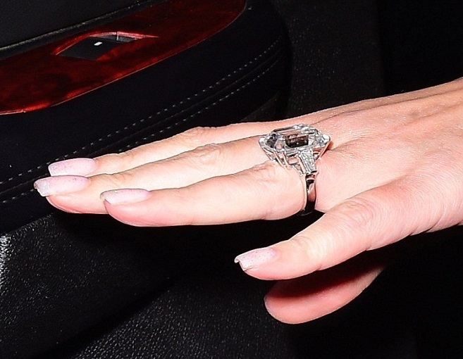 ماريا كاري... ممنوعة من الزواج؟