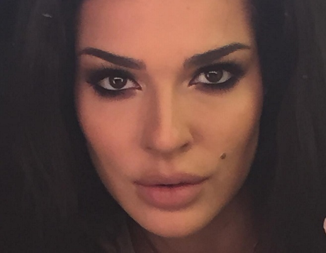 نادين نسيب نجيم في فستان الزفاف