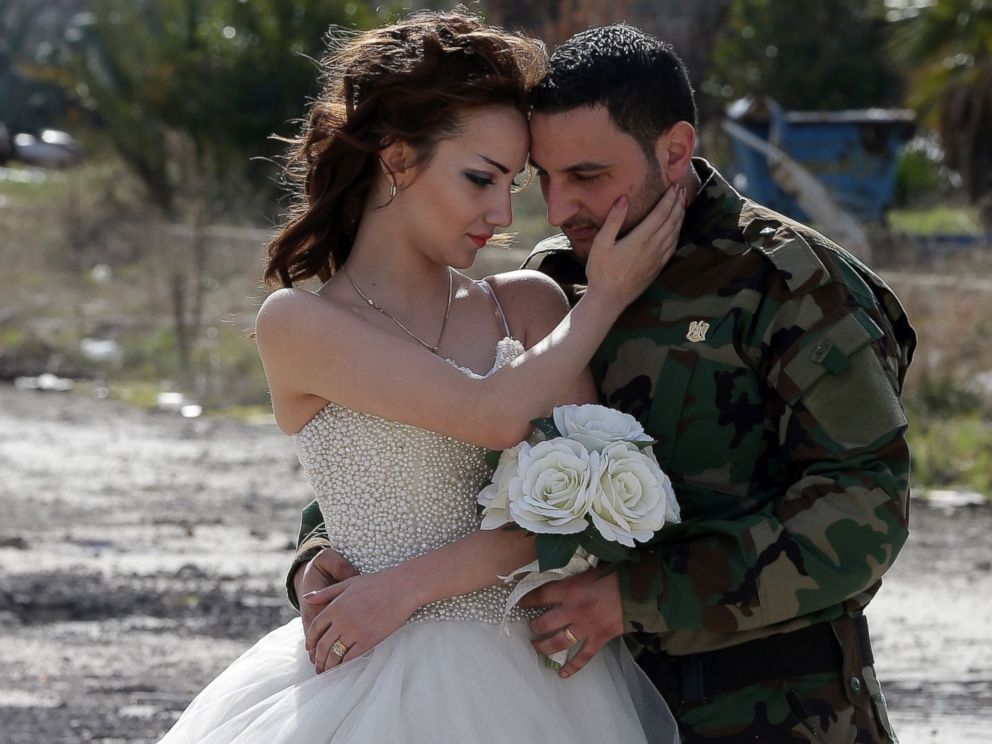 Syrian Newlyweds Pose Amid Homs Ruins  