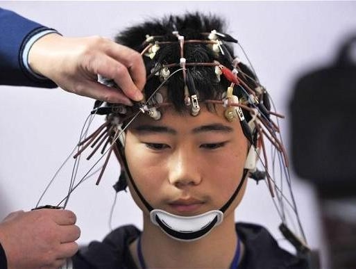  Scientists Discover Way to Upload Knowledge to Your Brain