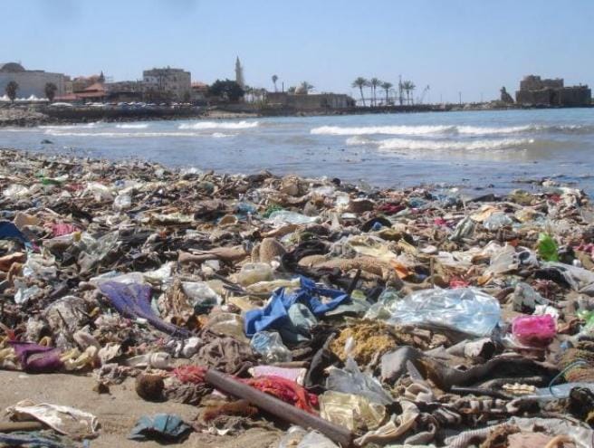 حذارِ السباحة في بحر لبنان