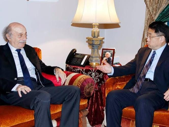 جنبلاط بحث مع سفير الصين لدى لبنان جيانغ جيانغ في التطورات السياسية الراهنة