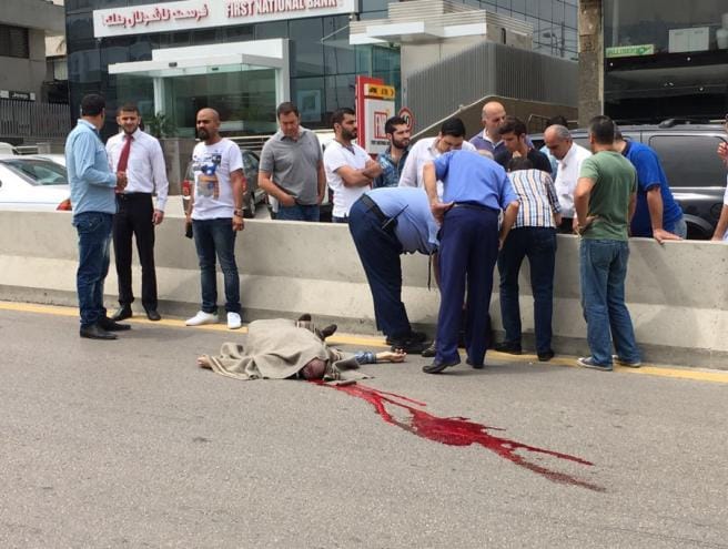 بالصورة: قتيل نتيجة حادث صدم على طريق المكلس باتجاه الحايك وحركة المرور كثيفة في المحلة