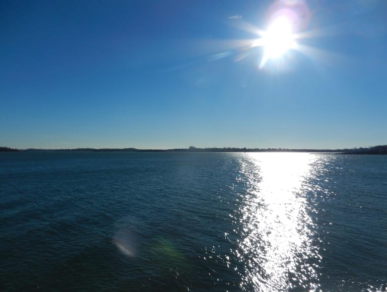 الطقس اليوم غائم جزئيا مع ارتفاع بدرجات الحرارة يتحول بعد الظهر الى قليل الغيوم